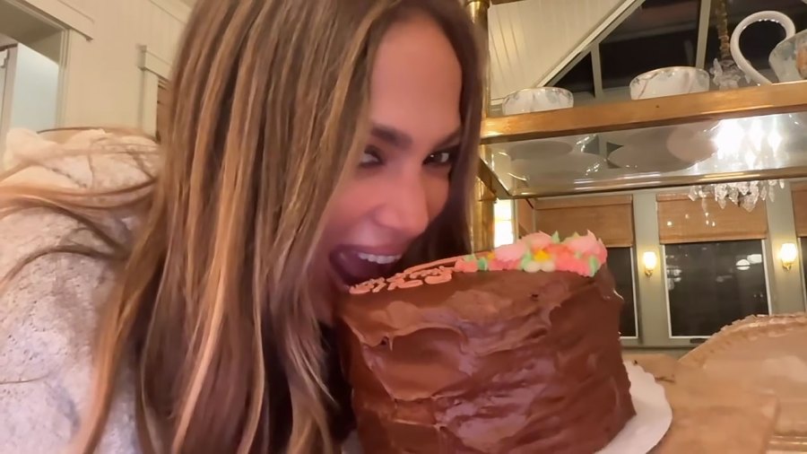 Jennifer Lopez They Lick Frosting Off Their Fingers Just Like Us