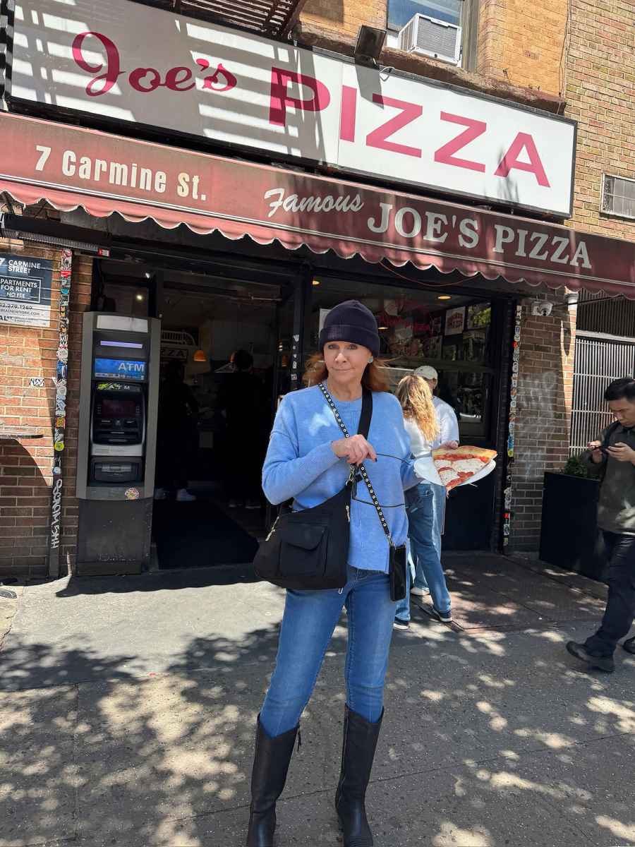 Reba McEntire They Eat Pizza Off Paper Plates Just like Us